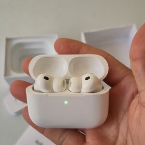Apple White Earbud Headphones
